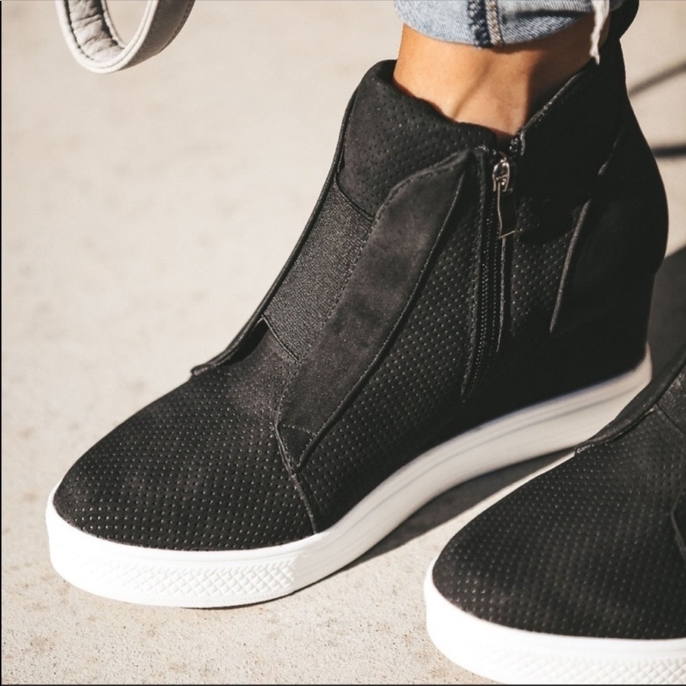 ❗️LAST 1❗️THE WAIT IS OVER!!! BLACK WEDGE SNEAKER - Picture 7 of 8